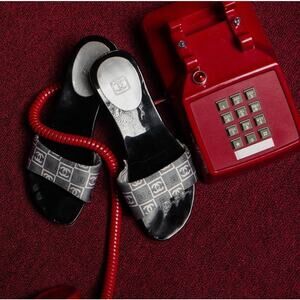 37 Chanel Vintage Grey & White CC Slides